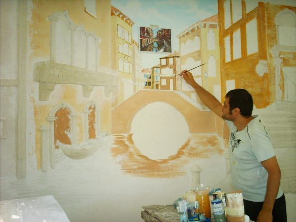 Нанесение фрески на стену